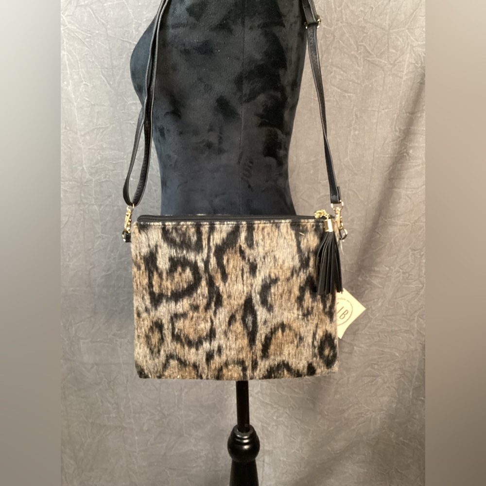 NWT Animal Print Crossbody/Wristlet L.I.B. NY